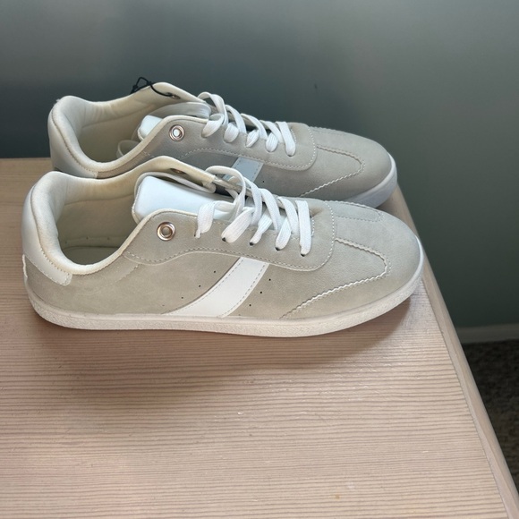 Sincerely Jules Comfort Women's Memory Foam Sneakers Beige White NEW Size 7.5 - Picture 12 of 14